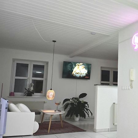 Happy Homes Pink - Up To 5 - Kueche - W-Lan - Netflix - Honig - Badewanne Nidda Εξωτερικό φωτογραφία
