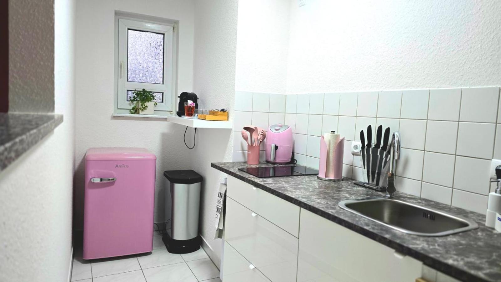 Happy Homes Pink - Up To 5 - Kueche - W-Lan - Netflix - Honig - Badewanne Nidda Εξωτερικό φωτογραφία