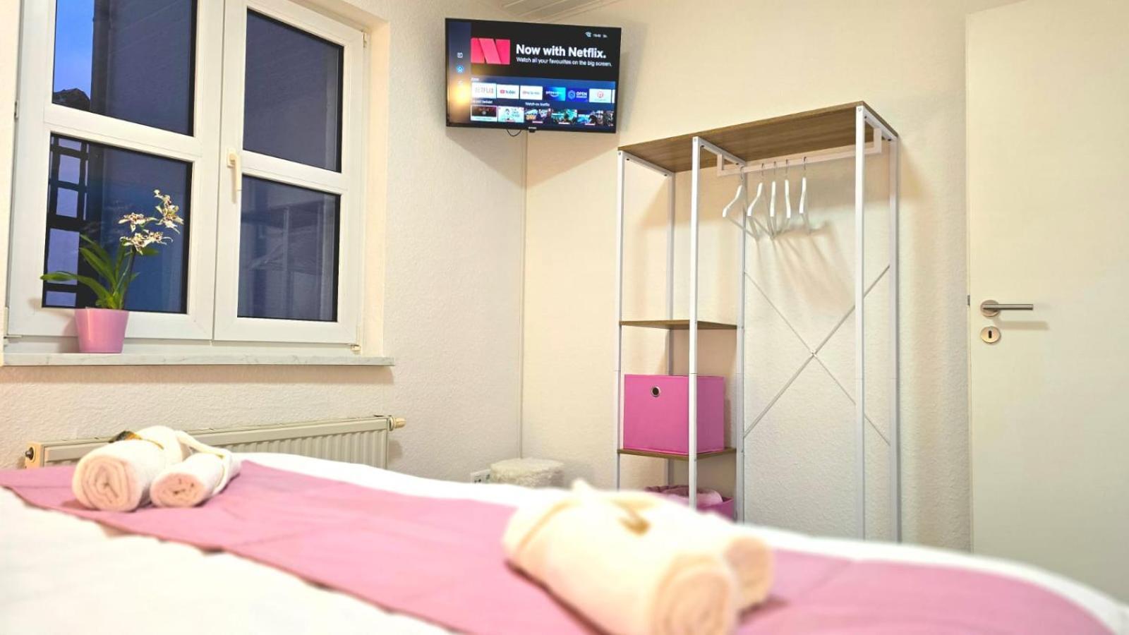 Happy Homes Pink - Up To 5 - Kueche - W-Lan - Netflix - Honig - Badewanne Nidda Εξωτερικό φωτογραφία
