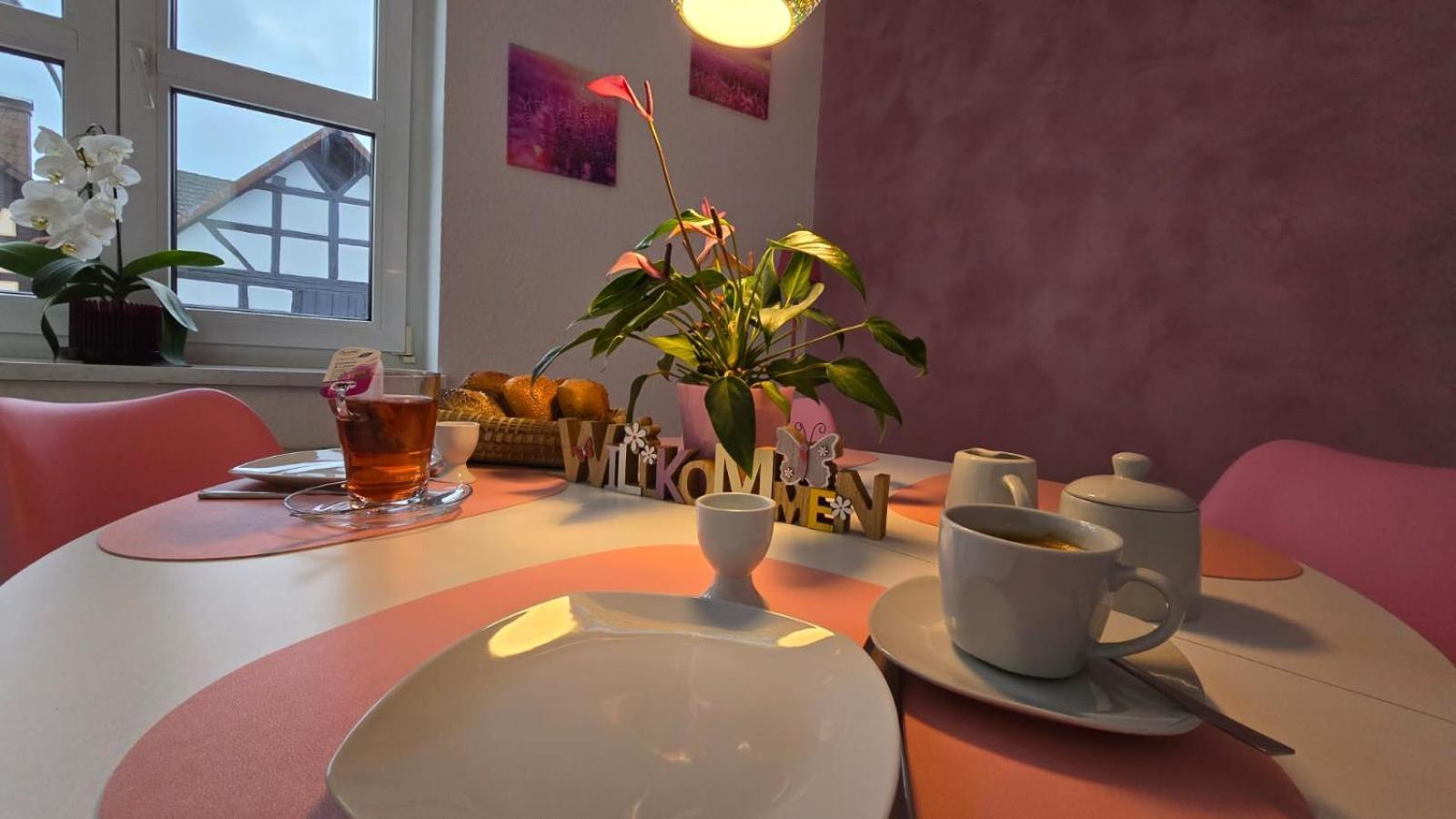 Happy Homes Pink - Up To 5 - Kueche - W-Lan - Netflix - Honig - Badewanne Nidda Εξωτερικό φωτογραφία
