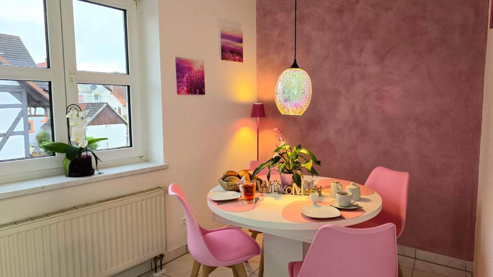 Happy Homes Pink - Up To 5 - Kueche - W-Lan - Netflix - Honig - Badewanne Nidda Εξωτερικό φωτογραφία